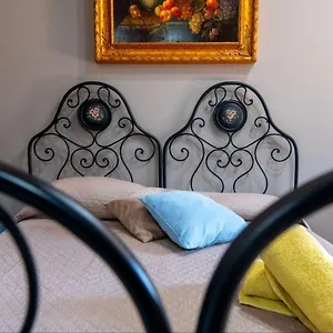 https://titola-house.catania-hotels.net